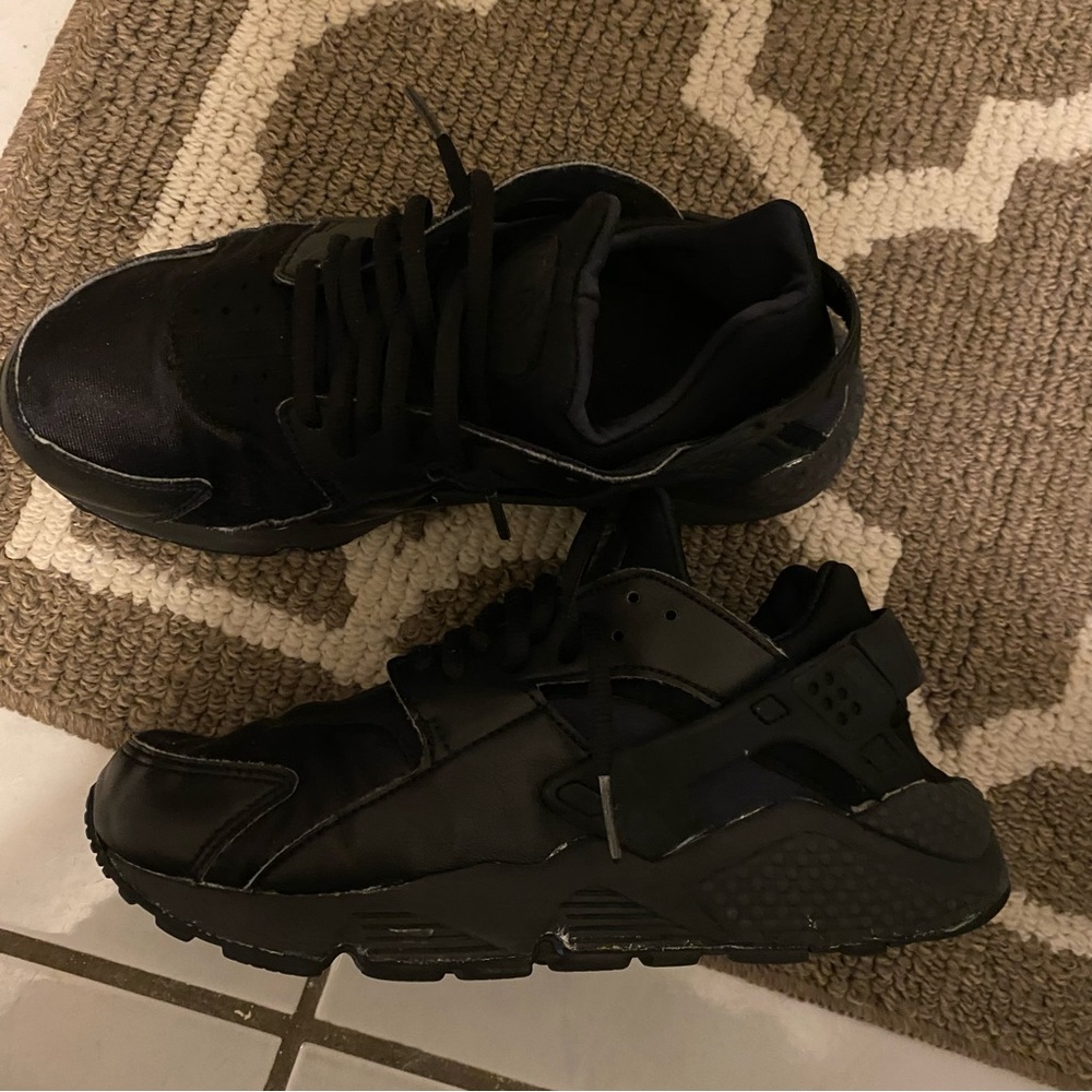 Nike Women’s All-Black Sneakers